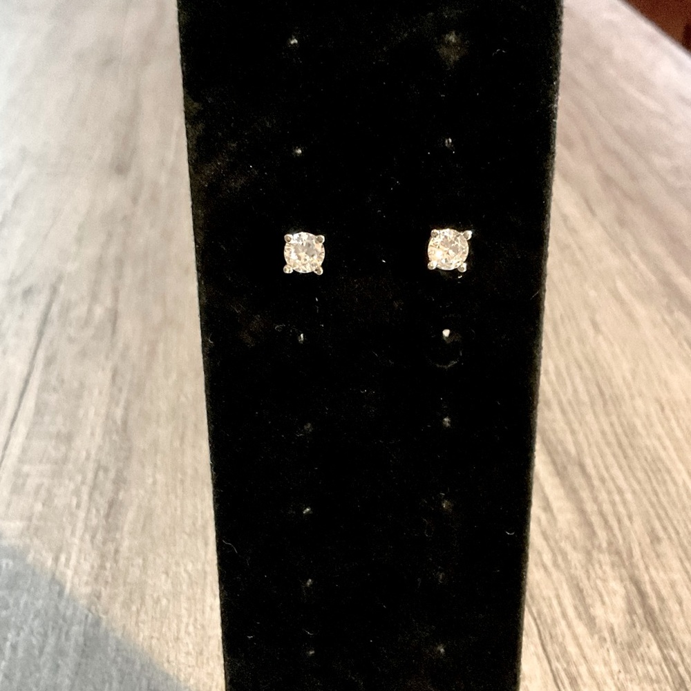 1CT CZ Classic Style Studs